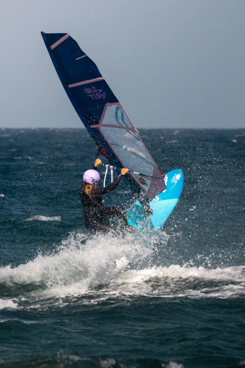 Perform in the wave