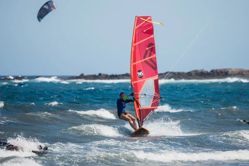 Next step in the wave — Tenerife, El Médano — photo by Rafa Soulart / the7pixels