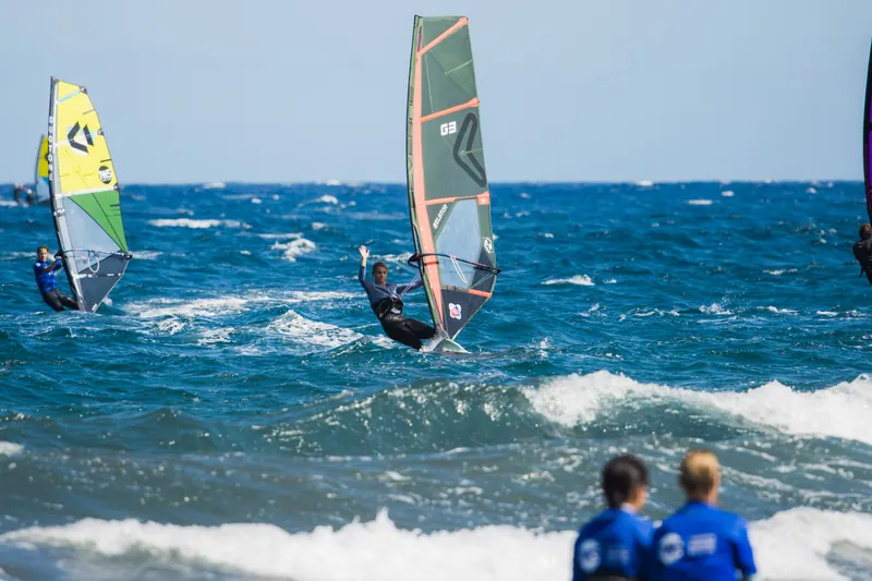 Next step in the wave — Tenerife, El Médano — photo by Rafa Soulart / the7pixels