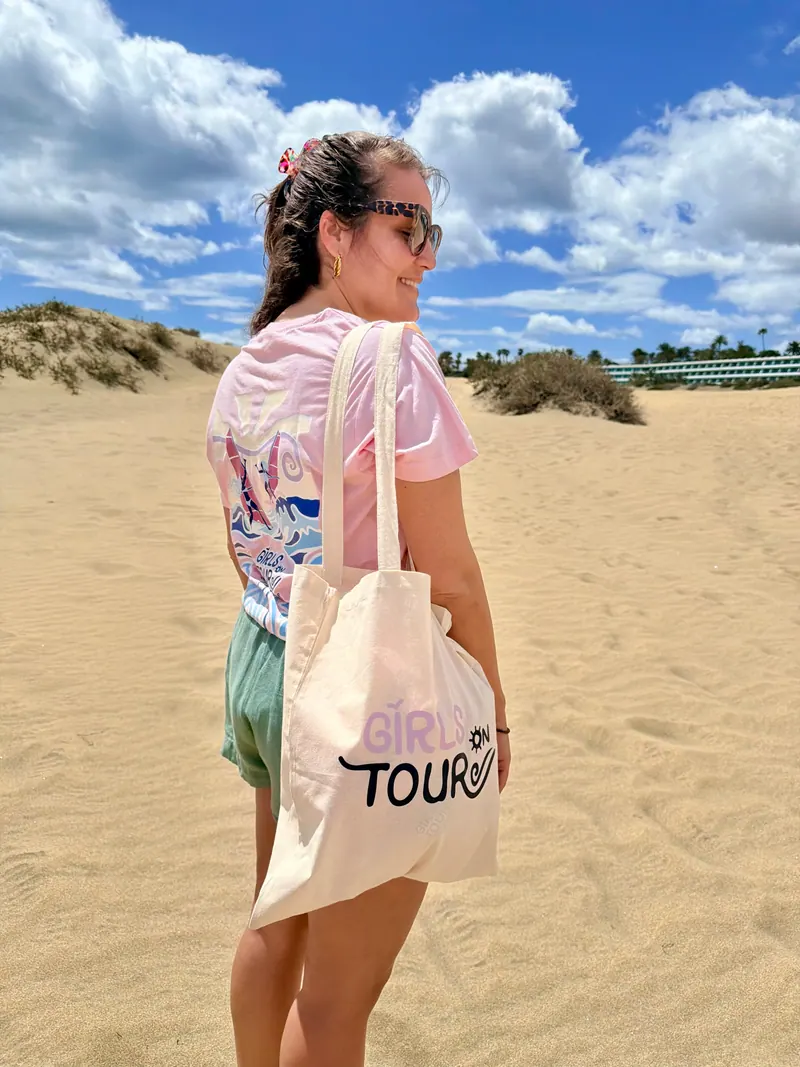 Girls on Tour Tote bag