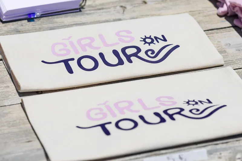 Girls on Tour Tote bag